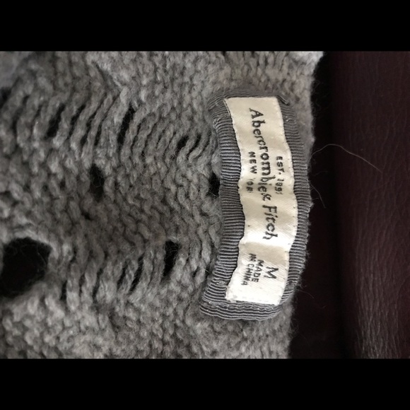 Abercrombie&fitch sweater size medium - Picture 2 of 2